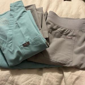 2 sets Figs- Catarina top (S) & Livingston Basic scrub pant (M).